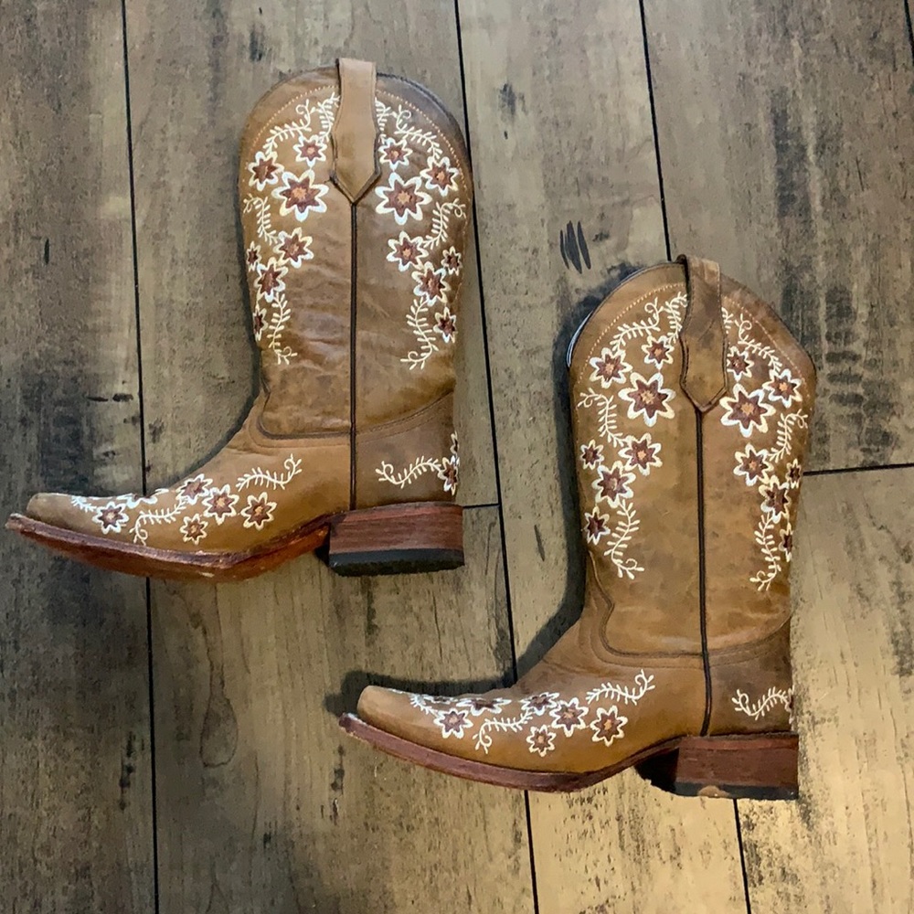 Circle G Square Toed Boots w/ Floral Stitching